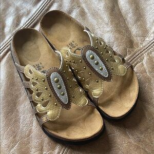 Chic gold and Brown Women's Sandals. Size 9